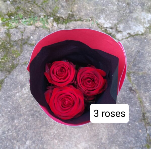3 roses rouges + livraison